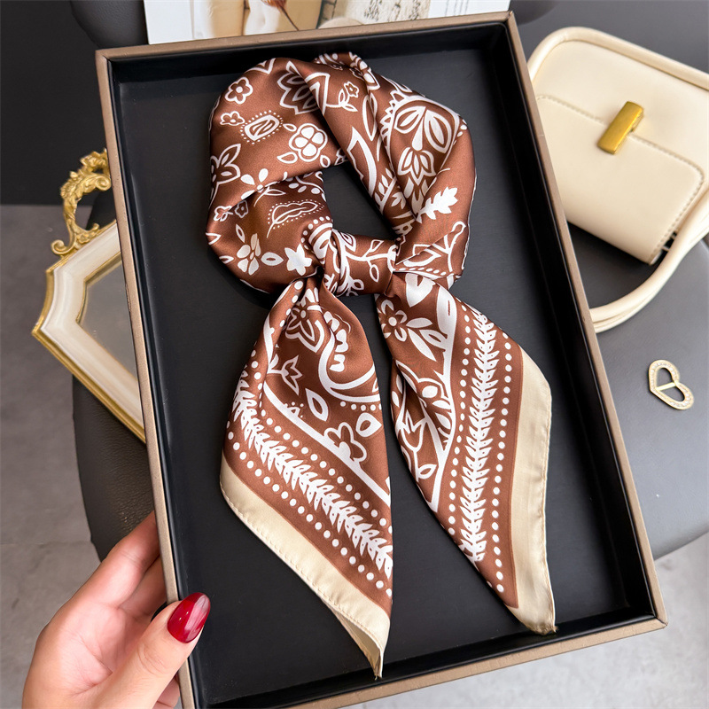 وشاح حريري مربع بطباعة الكاجو، - مراجعة Silk Neck Scarf وسعره