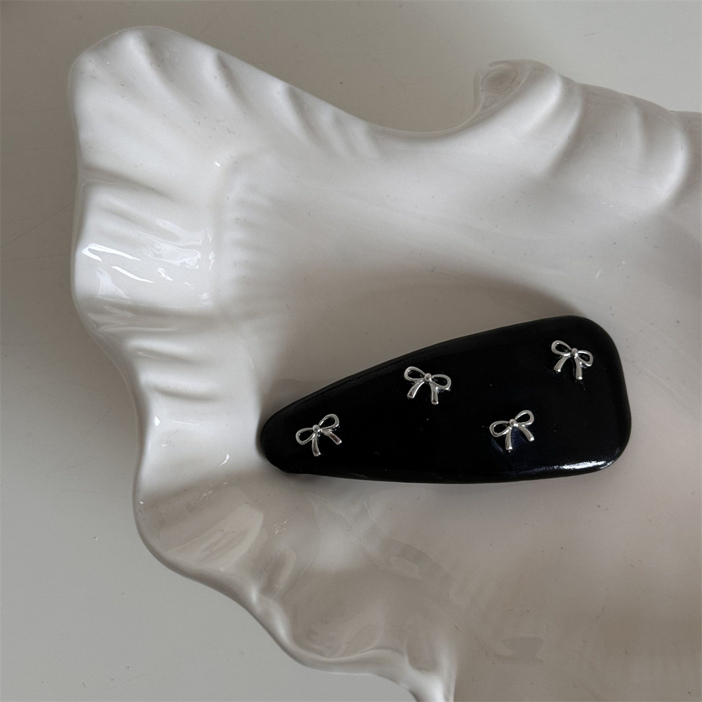 قطعة واحدة مشبك شعر جلدي فضي ب - مراجعة Tie Clip Silver وسعره