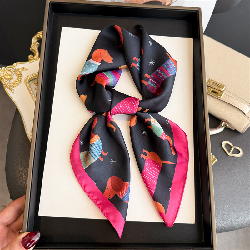وشاح باندانا أنيق بطبعة كلب ال - مراجعة Silk Neck Scarf وسعره