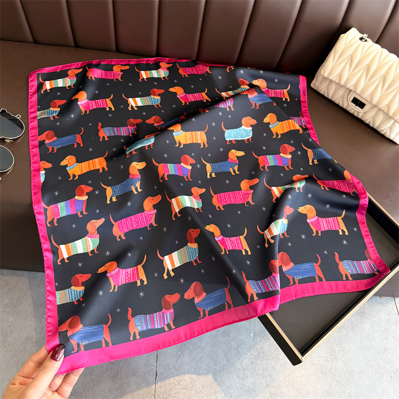 وشاح باندانا أنيق بطبعة كلب ال - مراجعة Silk Neck Scarf وسعره