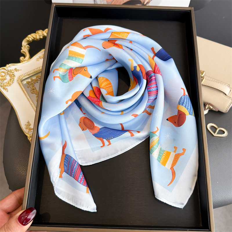 وشاح باندانا أنيق بطبعة كلب ال - مراجعة Silk Neck Scarf وسعره