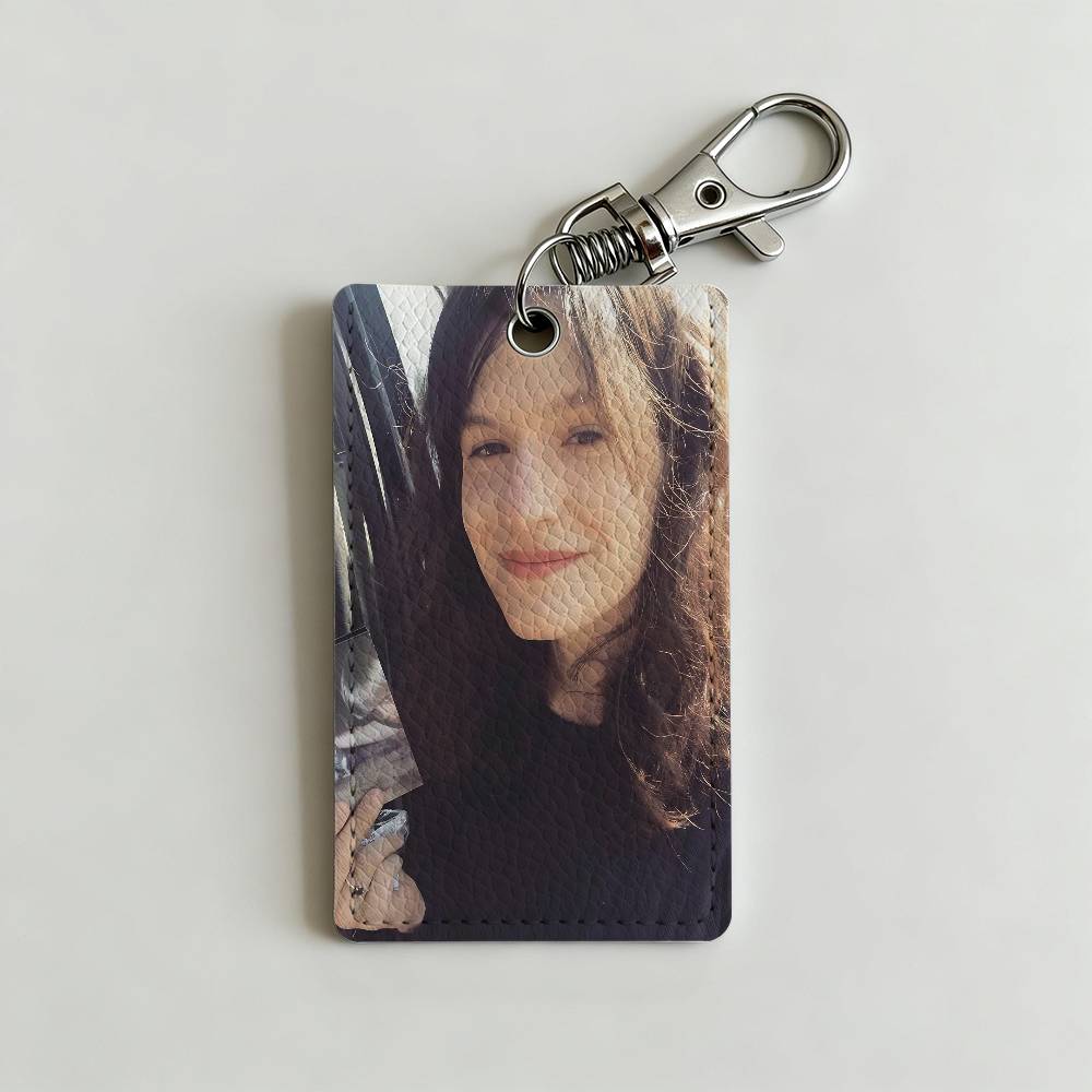 حامل بطاقات ألبوم أغاني أدريان - مراجعة Lanyard Badge Holder وسعره
