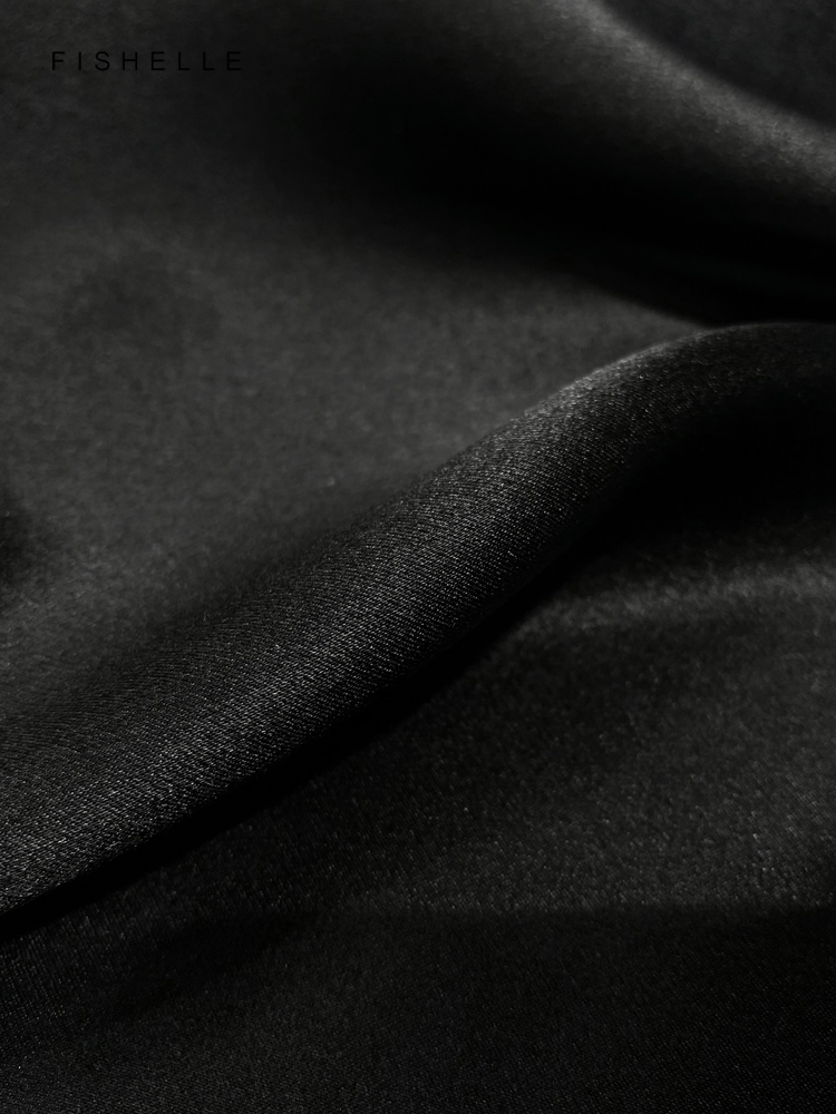 وشاح حريمي أسود نقي بلون سادة  - مراجعة Silk Neck Scarf وسعره
