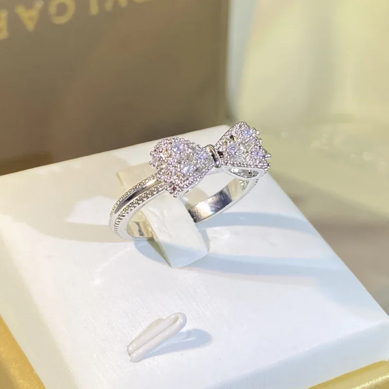 يتوهم القوس الدائري مع المبهر  - مراجعة Tie Clip Silver وسعره